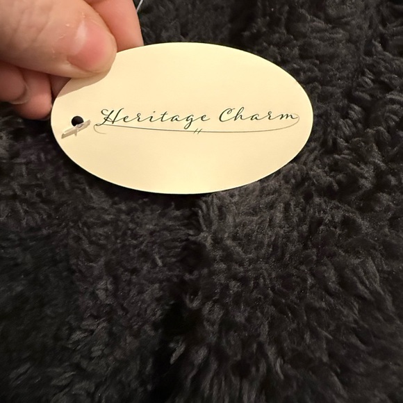 Heritage Charm Black Fleece Vest - Picture 5 of 8